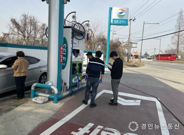 지난해 주유소 현장 확인 모습